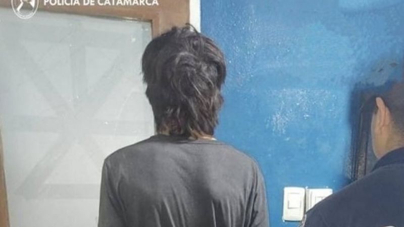 Dos sujetos en moto arrebataron un celular