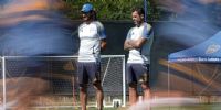 GAGO YCOLOCCINI observando el entrenamiento de Boca en Ezeiza.