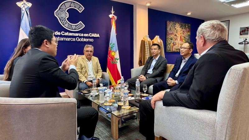 El Gobernador se reunió con representes de la empresa Power China