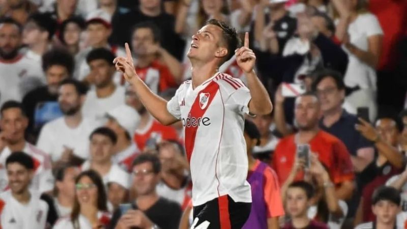 Con dos golazos, River venció a México