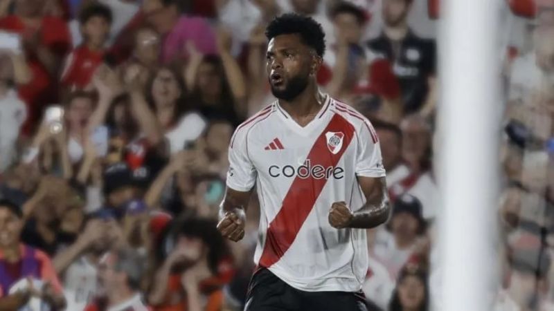 Con dos golazos, River venció a México