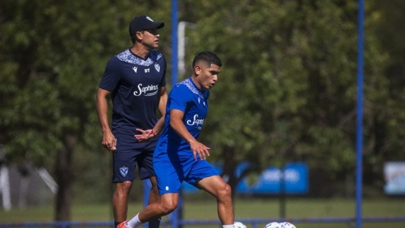 Vélez estrena su título como visitante de Tigre