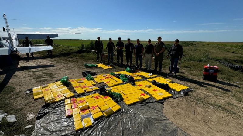 Avioneta aterrizó con 350 kilos de cocaína