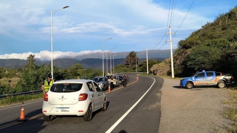 La policía advierte a los conductores que van a los festivales