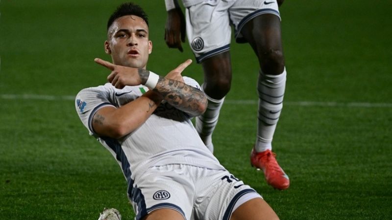 Golazo y asistencia de taco de Lautaro Martínez