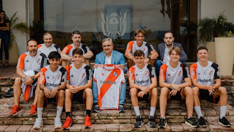 River fue recibido por el Gobernador Jalil