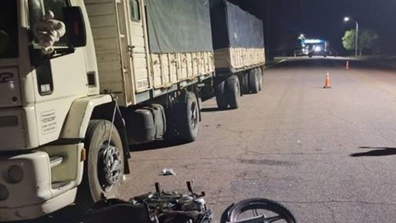 En Tinogasta un joven resultó lesionado tras chocar contra un camión