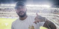 “No hay mejor lugar que casa” dijo Neymar al volver al estadio de Vila Belmiro, que encendió todas sus luces y vistió sus mejores galas para recibir al 
