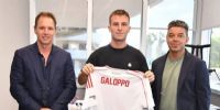 Galoppo, junto a Brito y Gallardo en la firma de su contrato.