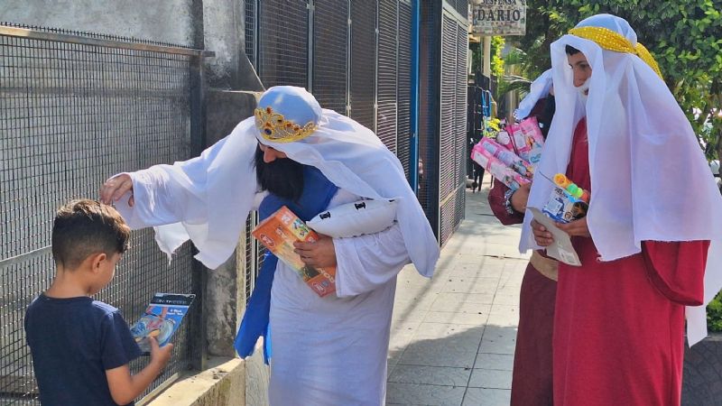 La magia de los Reyes Magos llenó de alegría a los niños de Los Altos