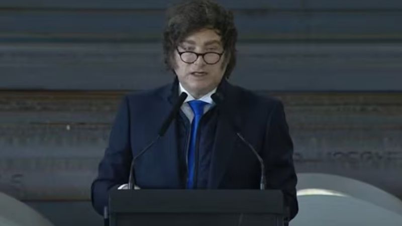 Milei visitó una empresa y pidió por una reforma laboral y tributaria