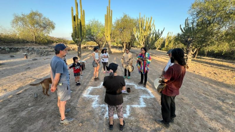 Con los niños de la Comunidad Originaria Diaguita y un ritual kakano, se recordó el último día de libertad de los pueblos originarios en La Quebrada