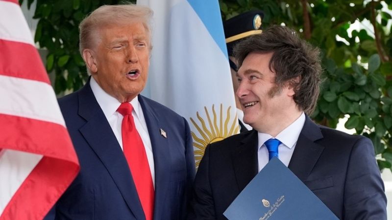 Milei ya está en la Casa Blanca: no se reunirá a solas con Trump