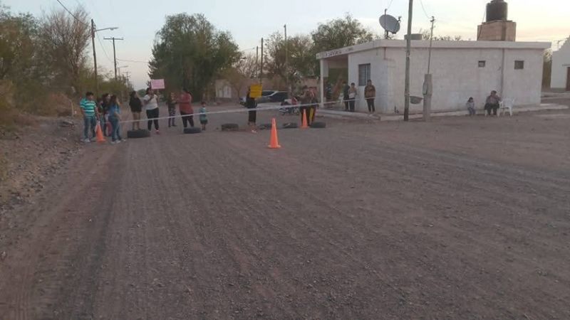 Pobladores cortaron una calle por el deterioro que provocan los camiones mineros