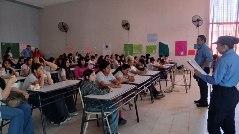 Policías brindaron una charla sobre Bullying