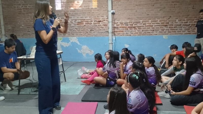 Exitosa charla sobre grooming a alumnos de ajedrez