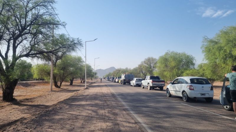 Becarios de Tinogasta logran acuerdo y levantan el corte de ruta