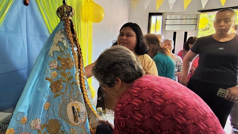 Emotivo recibimiento a la Virgen en el CAPS del barrio Don Félix