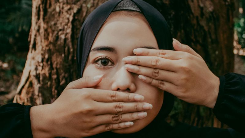 Portugal impone la prohibición del burka y divide al país