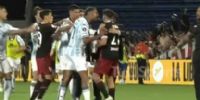 INSTANTE del escupitajo de Balboa contra Acuña frente a Gallardo, tras la eliminación de Racing de la Copa Argentina a manos de River.