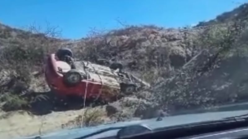 Violento vuelco de un auto en San José