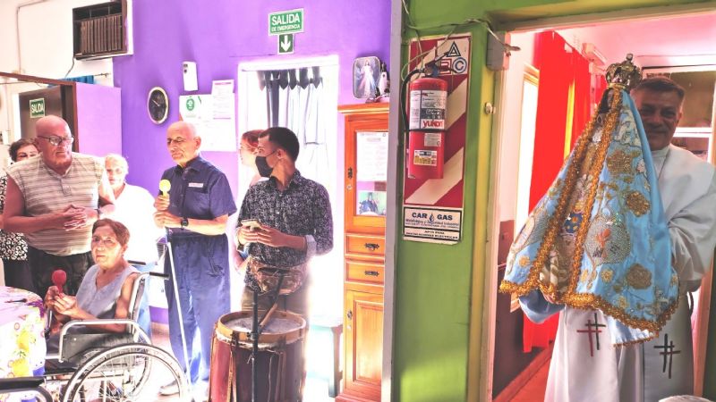 Emotivo recibimiento a la Madre del Valle en geriátrico