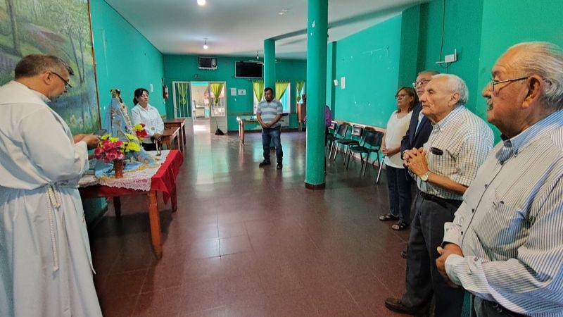 Emotivo recibimiento a la Madre del Valle en geriátrico