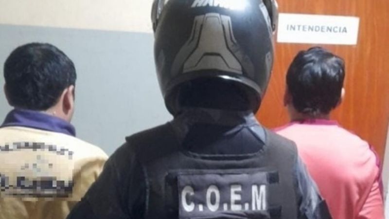 En una moto llevaban un televisor robado