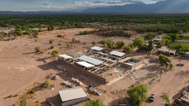 El Gobernador recorrió la obra de la Escuela Técnica de Tinogasta