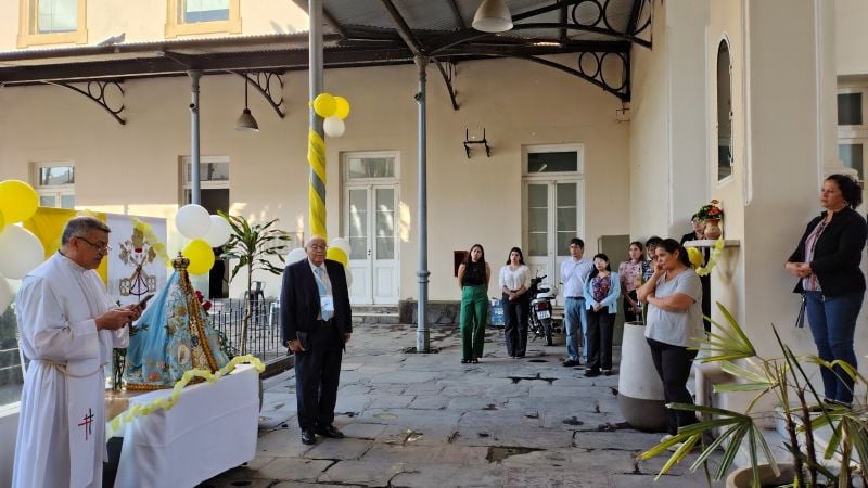 La Virgen del Valle visitó colegio privado y la sede del gobierno municipal
