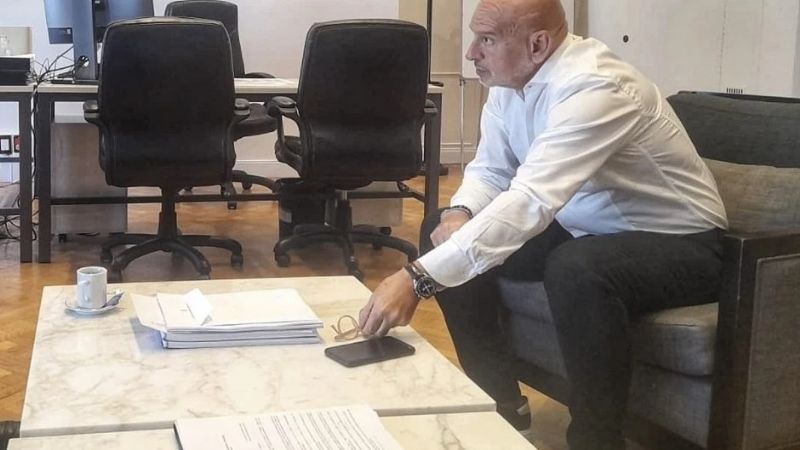 Escándalo en PAMI: funcionarios se aumentan millones mientras empleados reciben migajas