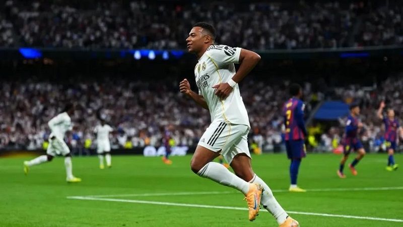 Real Madrid venció a Barcelona y lidera La Liga