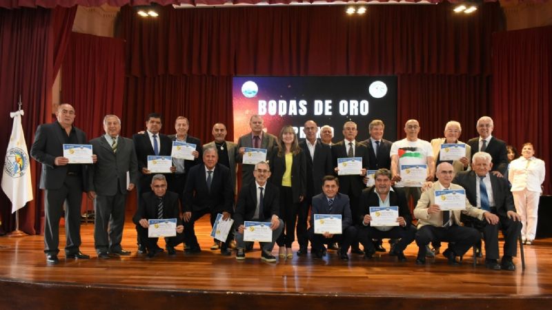 Promoción 1975 de la ex Escuela Normal de Maestros celebró las Boda de Oro