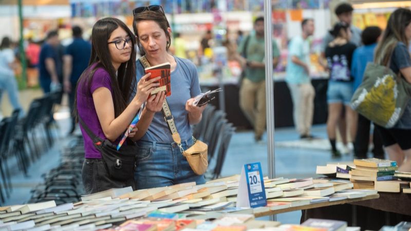 Feria del Libro 2025: Habrá descuentos en la compra de libros y gastronomía