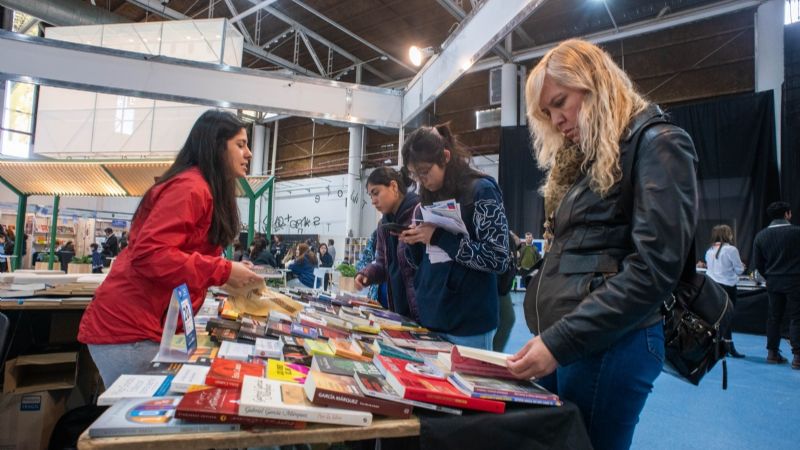 Conversatorios y presentaciones, entre la palabra y la memoria