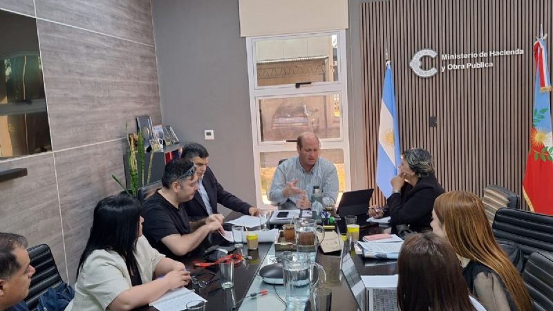 Docentes y funcionarios avanzan en un plan para mejorar la infraestructura escolar