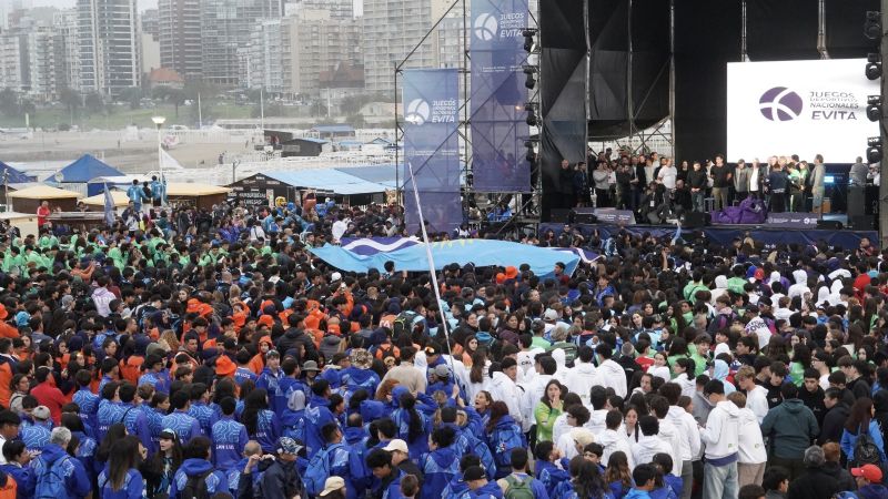 Scioli presente en el multitudinario cierre de los Juegos Deportivos Nacionales Evita