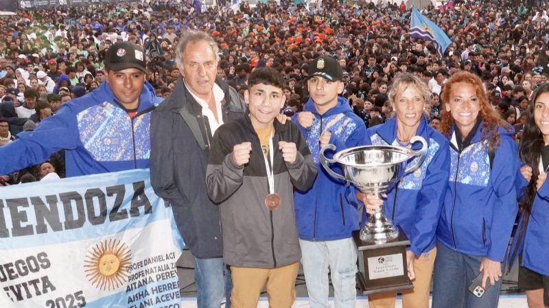 Scioli presente en el multitudinario cierre de los Juegos Deportivos Nacionales Evita