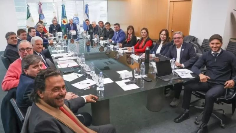 Milei recibe a los gobernadores para reabrir el diálogo y sumar apoyos a sus reformas