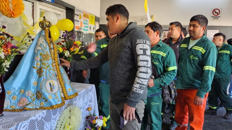 Emotivo recibimiento a la Virgen en talleres de Validad y Hacienda municipal