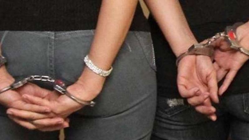 Una mujer y un hombre detenidos por causar un desorden