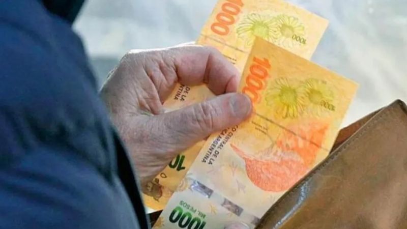 El salario registrado volvió a perder frente a la inflación en octubre