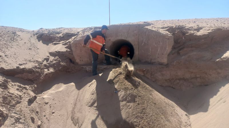 Continúa la limpieza de alcantarillas entre Tinogasta y Fiambalá