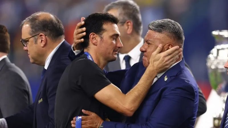 Tapia quiere a Scaloni “hasta 2030"