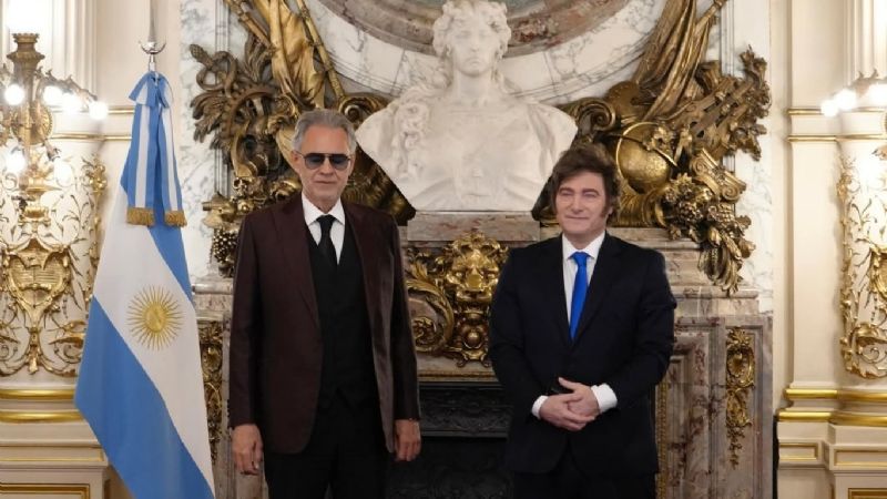 Milei distinguió a Andrea Bocelli con la Orden de Mayo en la Casa Rosada