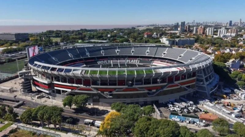 “Monumental” techado y para 100 mil personas