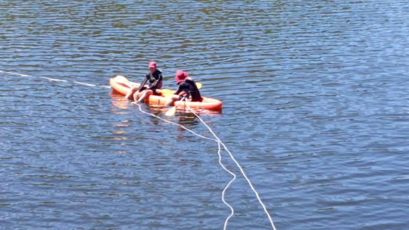 Buzos de la policía repararon una valvula del dique Sumampa