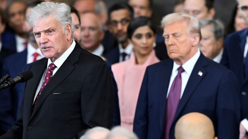 El predicador de Trump se reunirá con Javier Milei y encenderá el debate evangélico