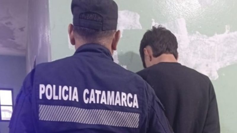 Causó un desorden en la casa y le pegó a su pareja
