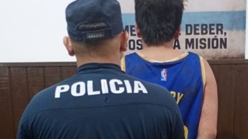 Se autolesionó cuando la policía fue a detenerlo por pegarle a su madre